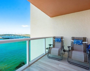 2640 Lake Shore Drive - Photo Thumbnail 5