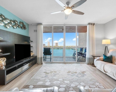 2640 Lake Shore Drive - Photo Thumbnail 9