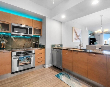 2640 Lake Shore Drive - Photo Thumbnail 18