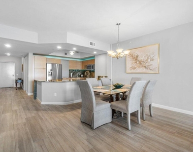 2640 Lake Shore Drive - Photo Thumbnail 14