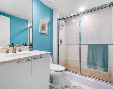 2640 Lake Shore Drive - Photo Thumbnail 31