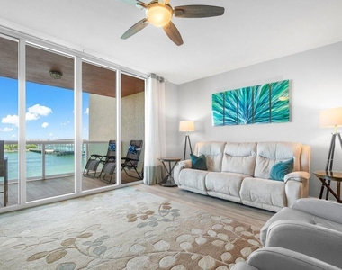 2640 Lake Shore Drive - Photo Thumbnail 10