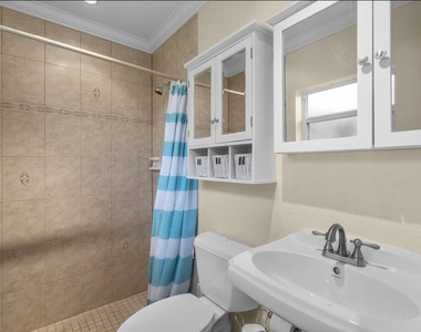 991 Se Walters Terrace - Photo Thumbnail 13