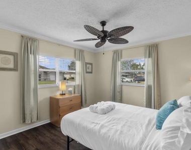 991 Se Walters Terrace - Photo Thumbnail 14