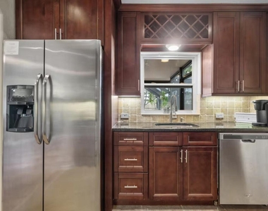 991 Se Walters Terrace - Photo Thumbnail 7