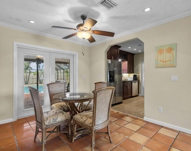 991 Se Walters Terrace - Photo Thumbnail 8