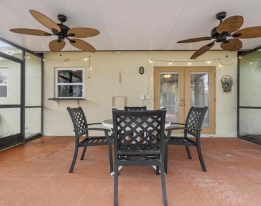991 Se Walters Terrace - Photo Thumbnail 18