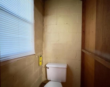 1011 Linden Avenue - Photo Thumbnail 14