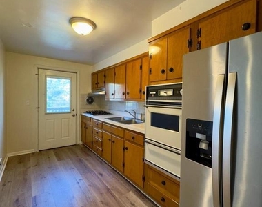1011 Linden Avenue - Photo Thumbnail 8