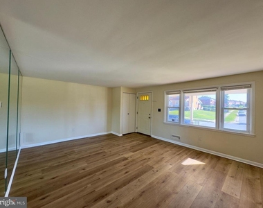 1011 Linden Avenue - Photo Thumbnail 5