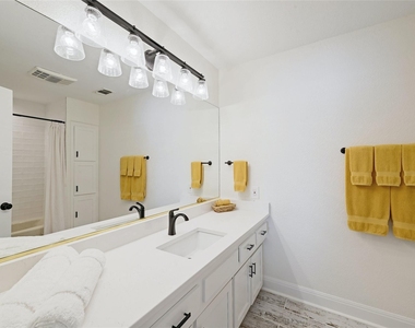 410 Hi Circle West - Photo Thumbnail 12