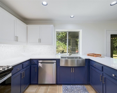 410 Hi Circle West - Photo Thumbnail 7