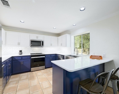 410 Hi Circle West - Photo Thumbnail 6