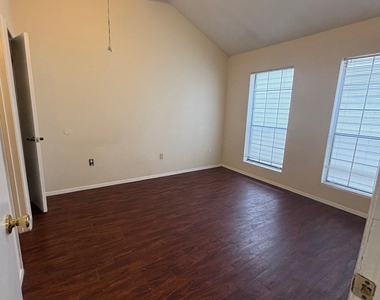 2801 Rio Grande St - Photo Thumbnail 9
