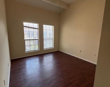 2801 Rio Grande St - Photo Thumbnail 7