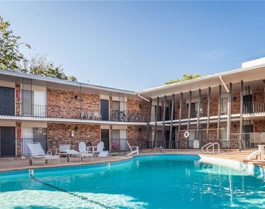 3212 Red River St - Photo Thumbnail 7