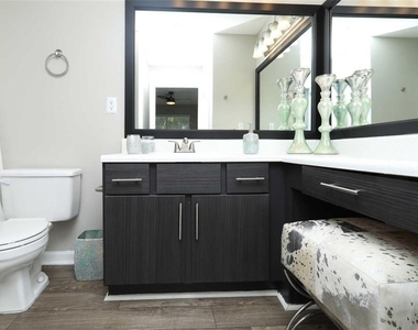 9200 Roberts Drive - Photo Thumbnail 13