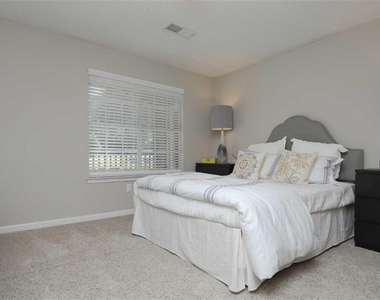 9200 Roberts Drive - Photo Thumbnail 12