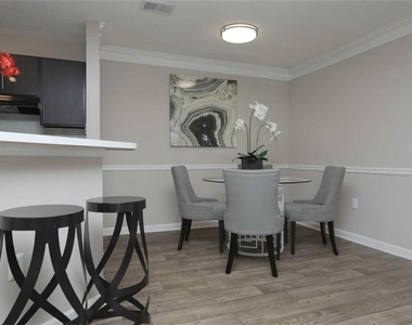 9200 Roberts Drive - Photo Thumbnail 7