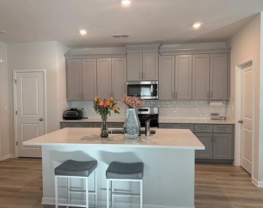 1177 Sunny Lake Drive - Photo Thumbnail 5