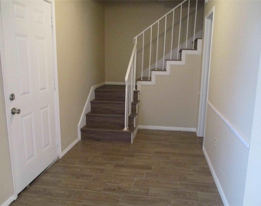 5506 Deep Forest Drive - Photo Thumbnail 9