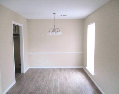 5506 Deep Forest Drive - Photo Thumbnail 5