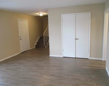 5506 Deep Forest Drive - Photo Thumbnail 3
