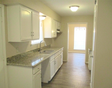 5506 Deep Forest Drive - Photo Thumbnail 6
