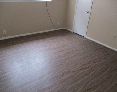 5506 Deep Forest Drive - Photo Thumbnail 10