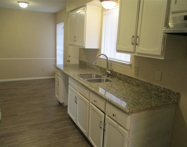 5506 Deep Forest Drive - Photo Thumbnail 7