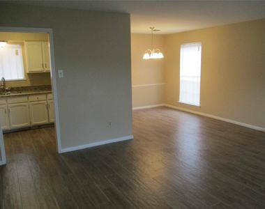 5506 Deep Forest Drive - Photo Thumbnail 2