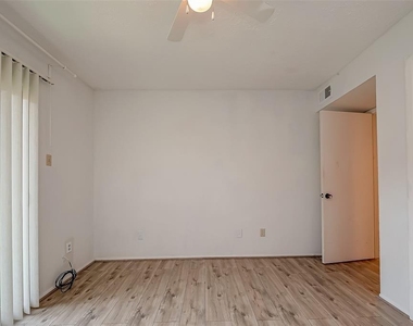 10555 Turtlewood Court - Photo Thumbnail 21