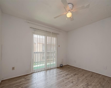 10555 Turtlewood Court - Photo Thumbnail 36