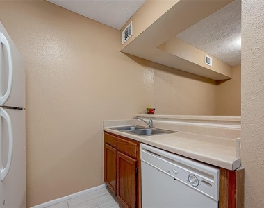 10555 Turtlewood Court - Photo Thumbnail 14