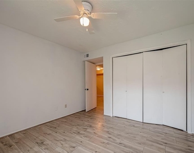 10555 Turtlewood Court - Photo Thumbnail 22
