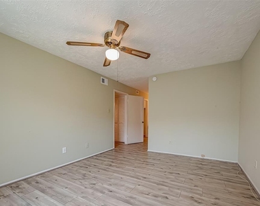 10555 Turtlewood Court - Photo Thumbnail 26