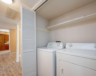 10555 Turtlewood Court - Photo Thumbnail 18