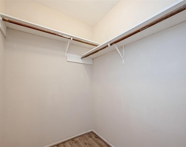 10555 Turtlewood Court - Photo Thumbnail 30