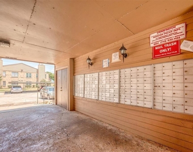 10555 Turtlewood Court - Photo Thumbnail 43