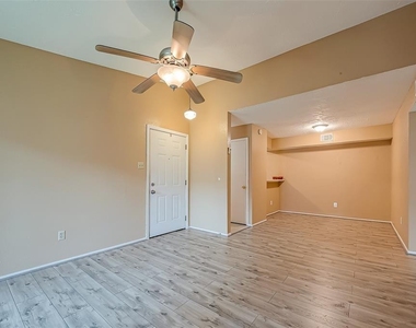 10555 Turtlewood Court - Photo Thumbnail 8