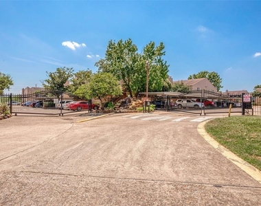 10555 Turtlewood Court - Photo Thumbnail 41