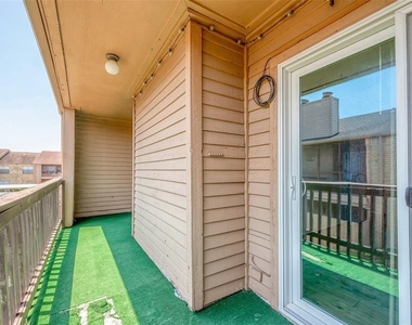 10555 Turtlewood Court - Photo Thumbnail 38