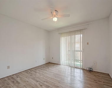 10555 Turtlewood Court - Photo Thumbnail 19