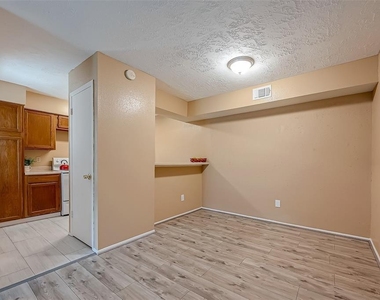10555 Turtlewood Court - Photo Thumbnail 11