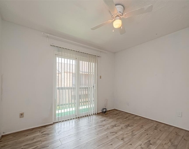 10555 Turtlewood Court - Photo Thumbnail 20