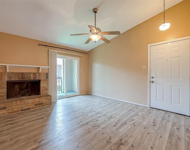 10555 Turtlewood Court - Photo Thumbnail 7