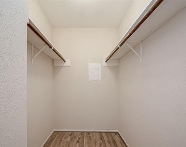 10555 Turtlewood Court - Photo Thumbnail 29