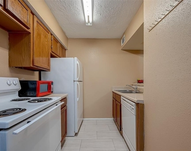 10555 Turtlewood Court - Photo Thumbnail 16