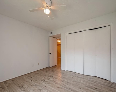 10555 Turtlewood Court - Photo Thumbnail 37