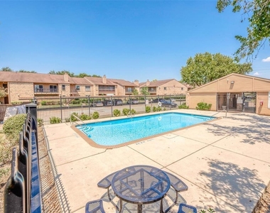10555 Turtlewood Court - Photo Thumbnail 47